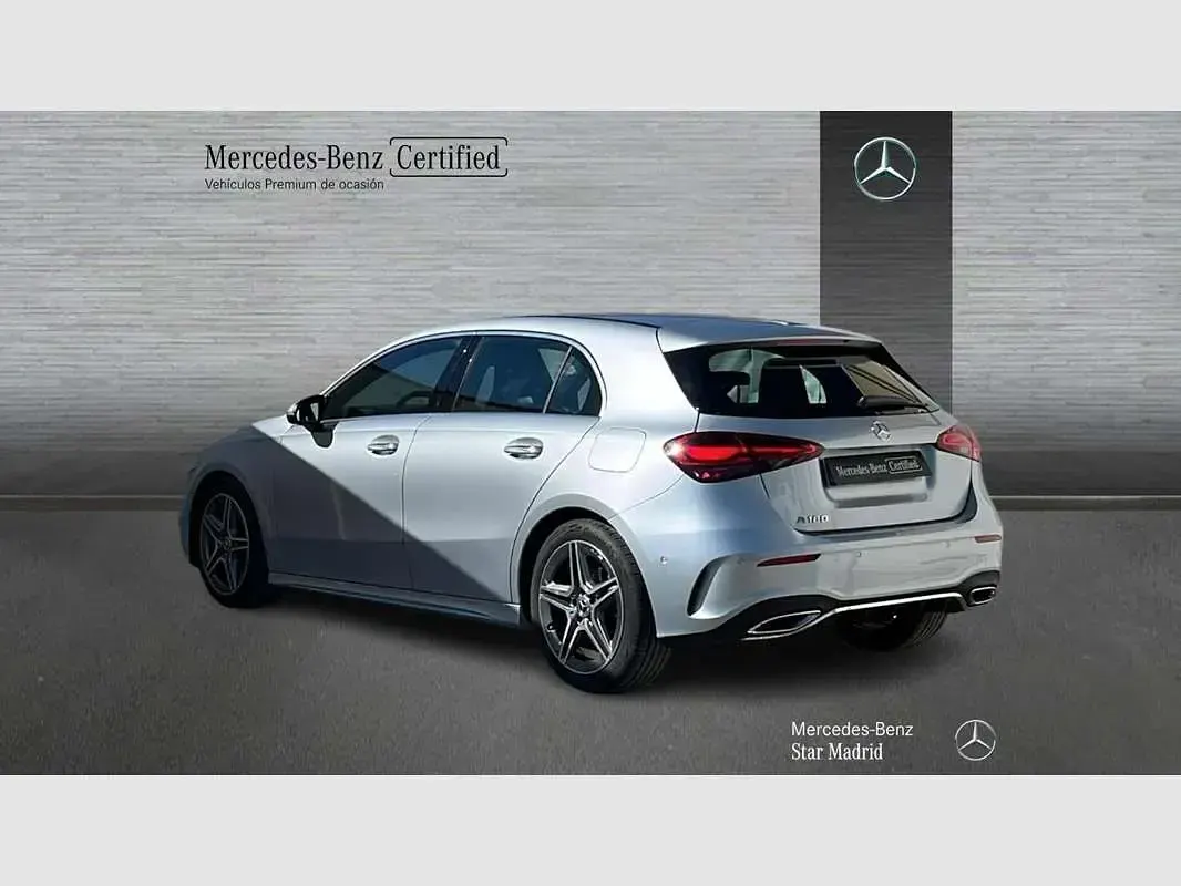 Usado Mercedes A180 136 HP (100 kW) 2025 Prateado Sedan