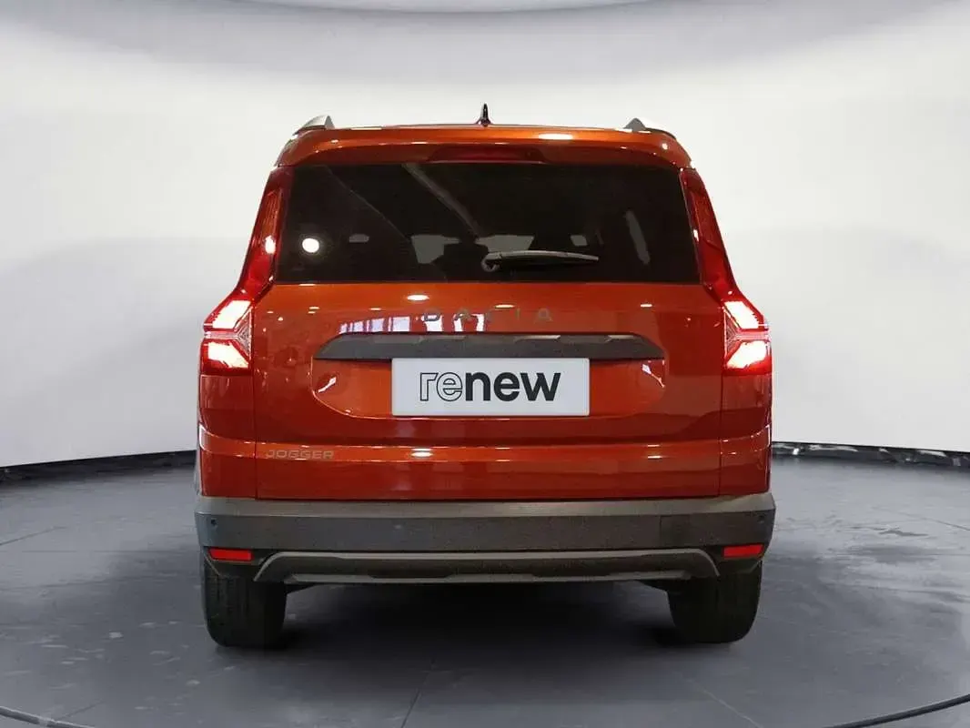 Usado Dacia Jogger Expression 101 CV (74 kW) 2022 Naranja Monovolumen