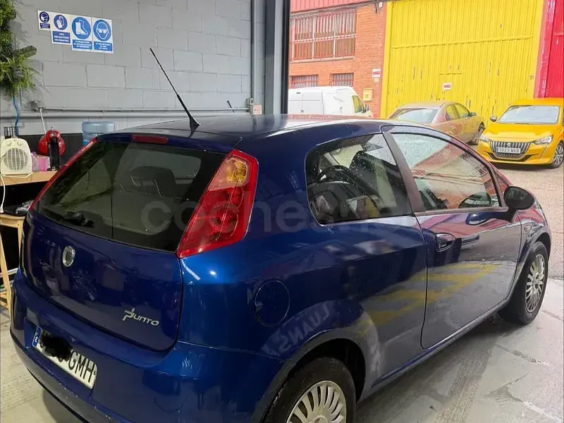 Usado Fiat Punto Dynamic 90 CV (66 kW) 2009 Azul Utilitario