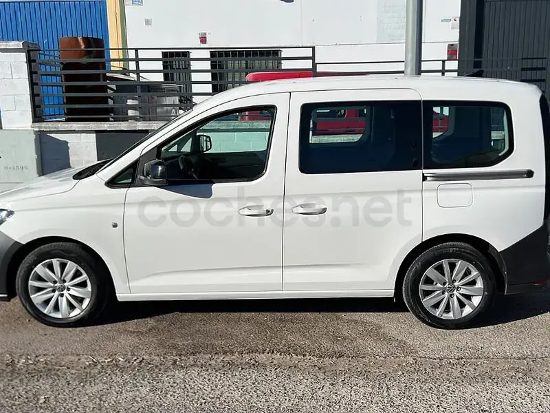 Usado VW Caddy 122 CV (89 kW) 2021 Blanco Monovolumen