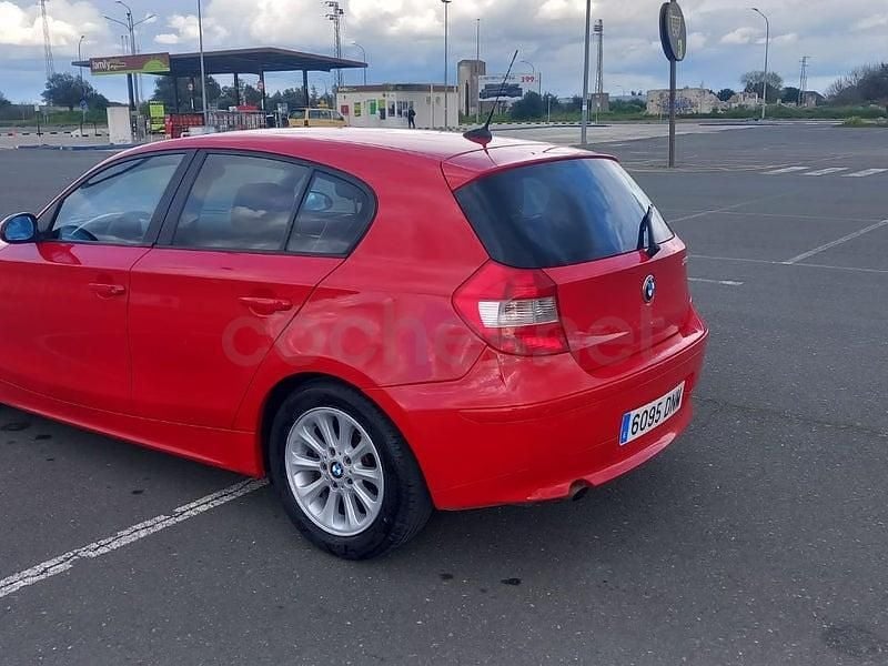 Usado BMW 120 Comfort Edition 150 CV (110 kW) 2006 Rojo Utilitario