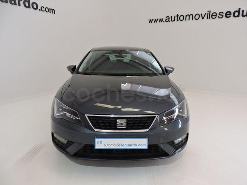 Usado Seat Leon Style 130 CV (95 kW) 2020 Gris / plata Berlina