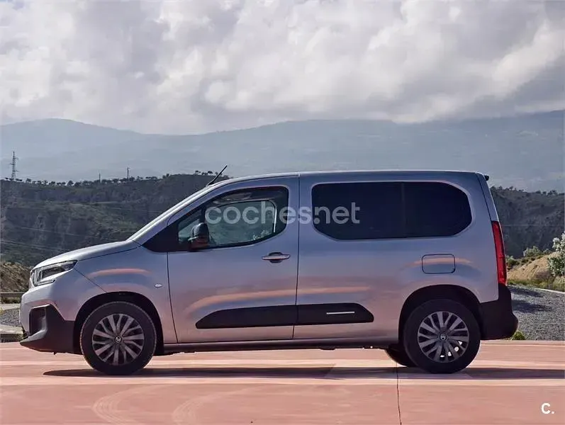 Usado Citroën Berlingo 100 CV (73 kW) 2024 Gris / plata Monovolumen