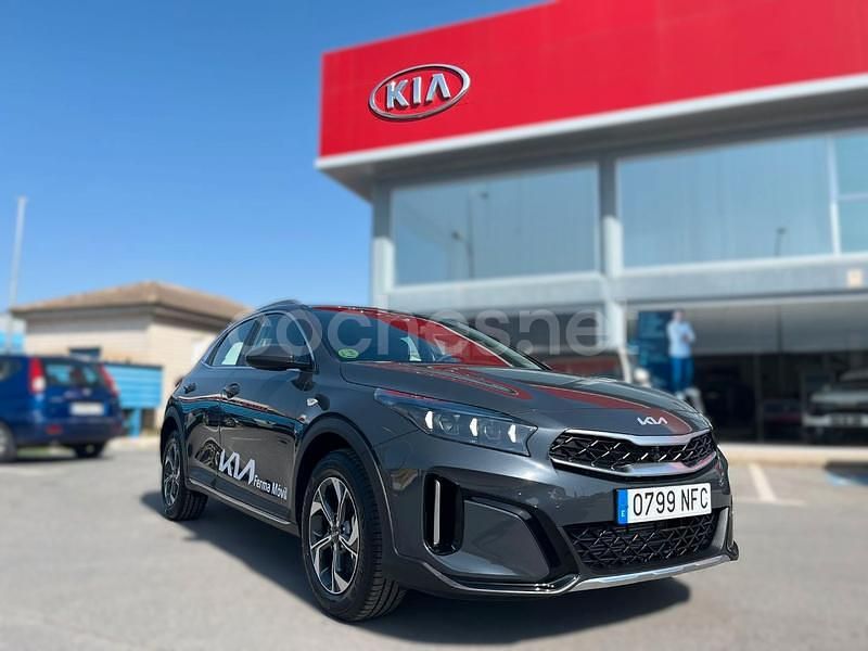 Gris / plata Nuevo 2025 Kia XCeed SUV | 23.900 € (Precio justo) - Imagen 1/4
