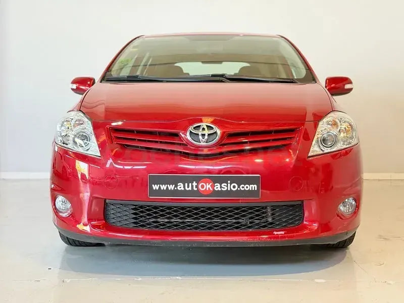 Usado Toyota Auris Active 132 CV (97 kW) 2012 Rojo Berlina