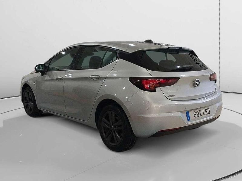 Usado Opel Astra Elegance 131 CV (96 kW) 2021 Gris Utilitario