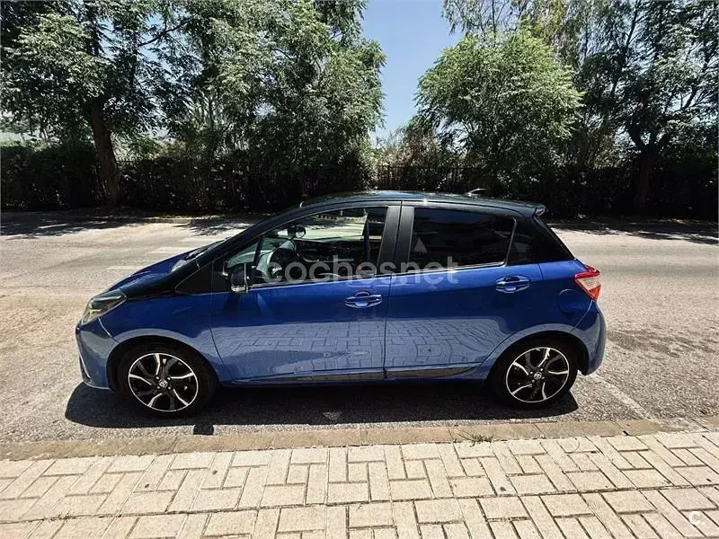 Usado Toyota Yaris 111 CV (81 kW) 2018 Azul Berlina