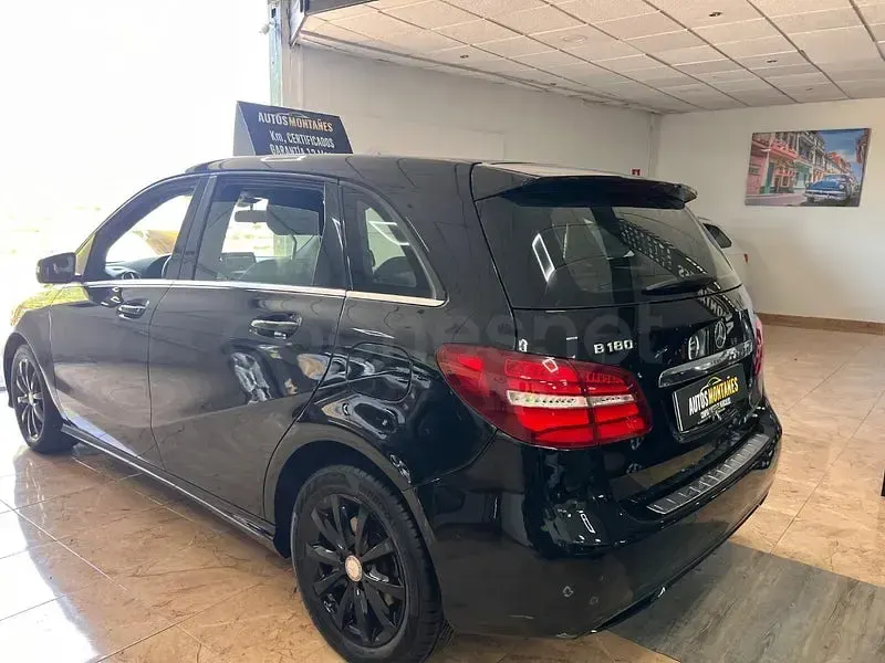 Usado Mercedes B180 109 CV (80 kW) 2016 Negro Utilitario