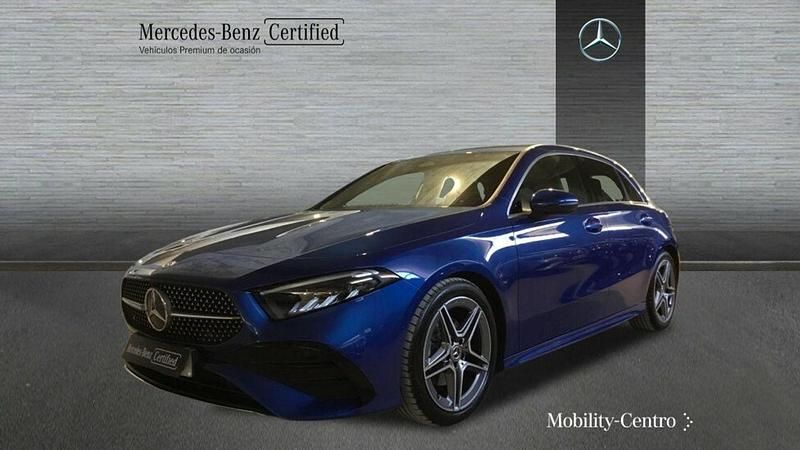 Azul espectra Usado 2024 Mercedes A180 AMG line Utilitario | 33.600 € (Precio justo) - Imagen 1/4