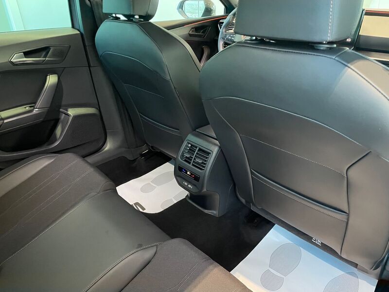 Usado Cupra Leon 150 CV (110 kW) 2024 Gris Berlina