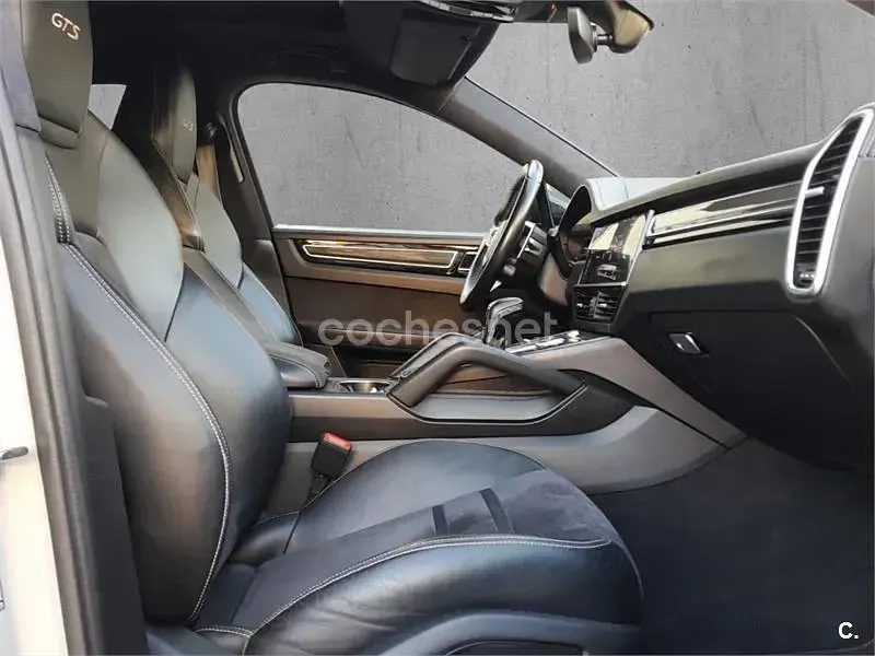 Usado Porsche Cayenne Coupe 460 CV (338 kW) 2020 Blanco Coupe