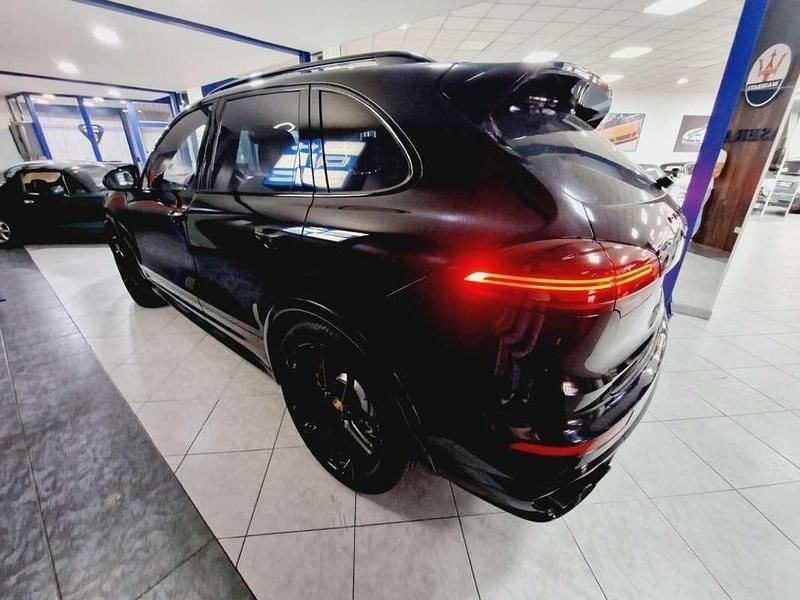 Usado Porsche Cayenne Turbo 519 CV (381 kW) 2016 Negro SUV