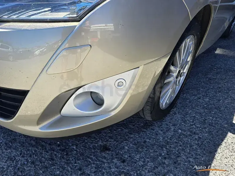 Usado Renault Grand Scénic II Dynamique 130 CV (95 kW) 2009 Beige Monovolumen