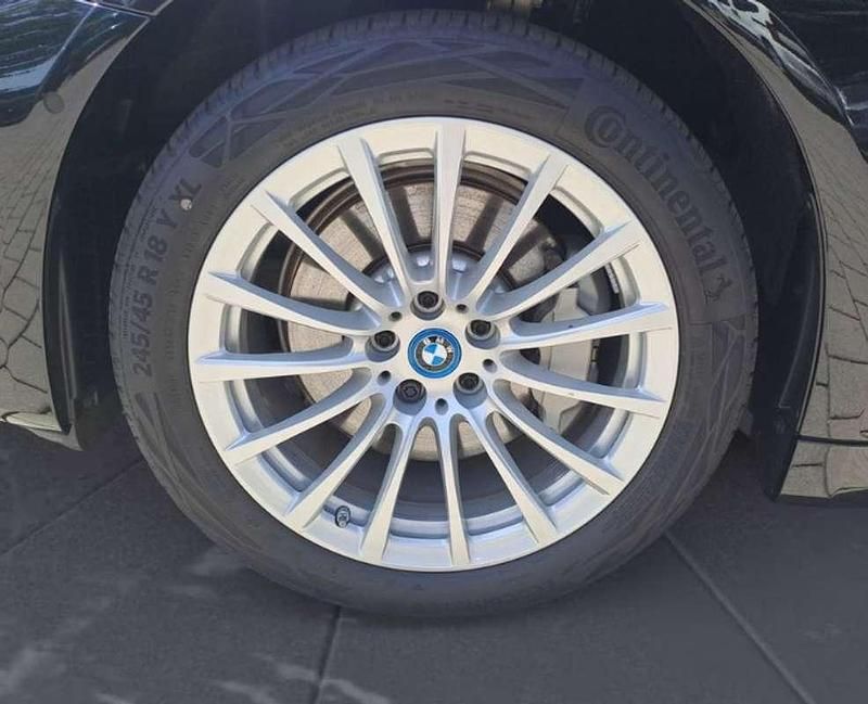 Negro Usado 2024 BMW 530e Familiar | 45.150 € (Un poco caro) - Imagen 1/1