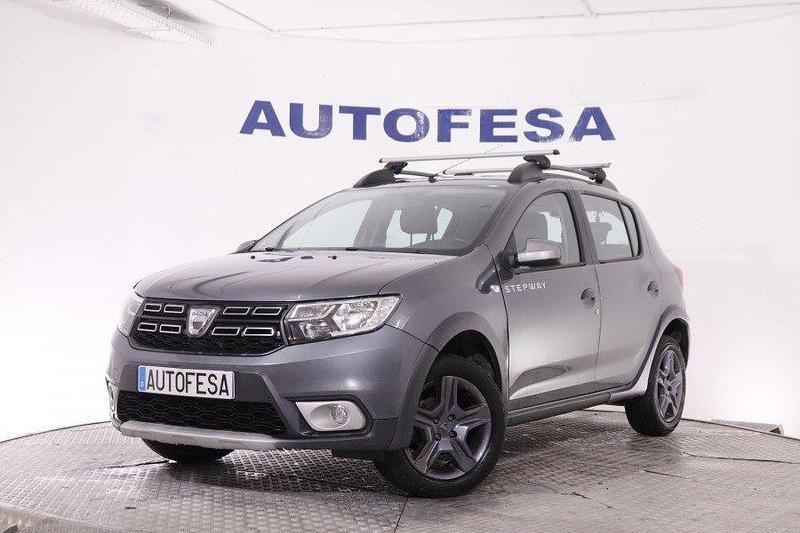 Usado Dacia Sandero Stepway 90 CV (66 kW) 2017 Gris Utilitario