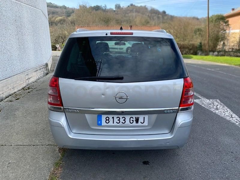 Usado Opel Zafira 110 HP (80 kW) 2010 Cinzento Monovolume
