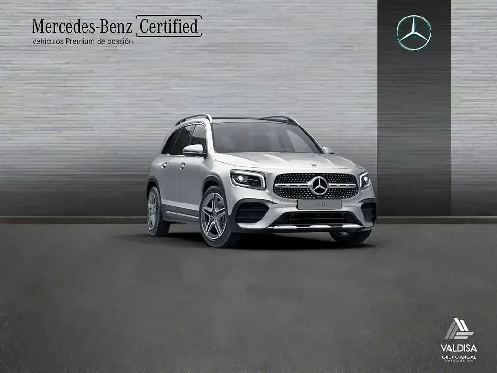 Usado Mercedes GLB220 AMG line 190 CV (139 kW) 2023 Plateado SUV