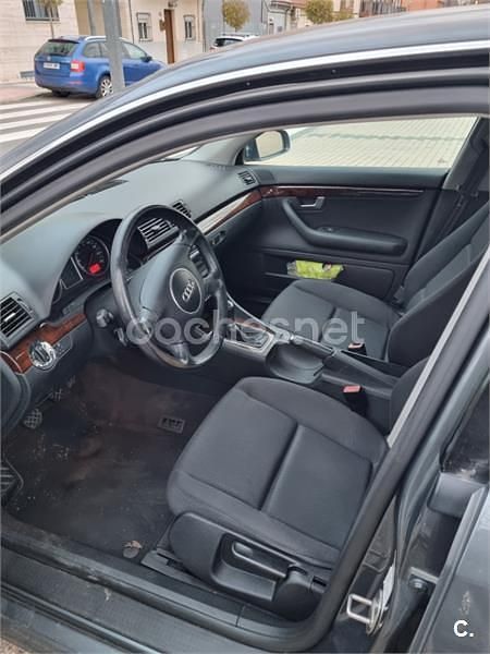 Usado Audi A4 130 CV (95 kW) 2002 Gris / plata Berlina