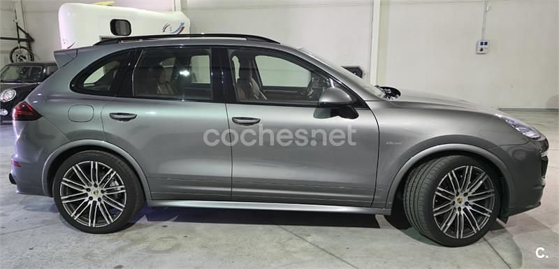 Gris / plata Usado 2016 Porsche Cayenne S Platinum Edition SUV | 62.000 € - Imagen 1/4