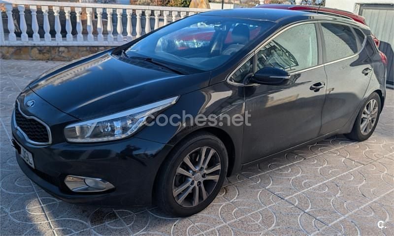 Usado Kia Ceed GT 128 CV (94 kW) 2015 Negro Berlina