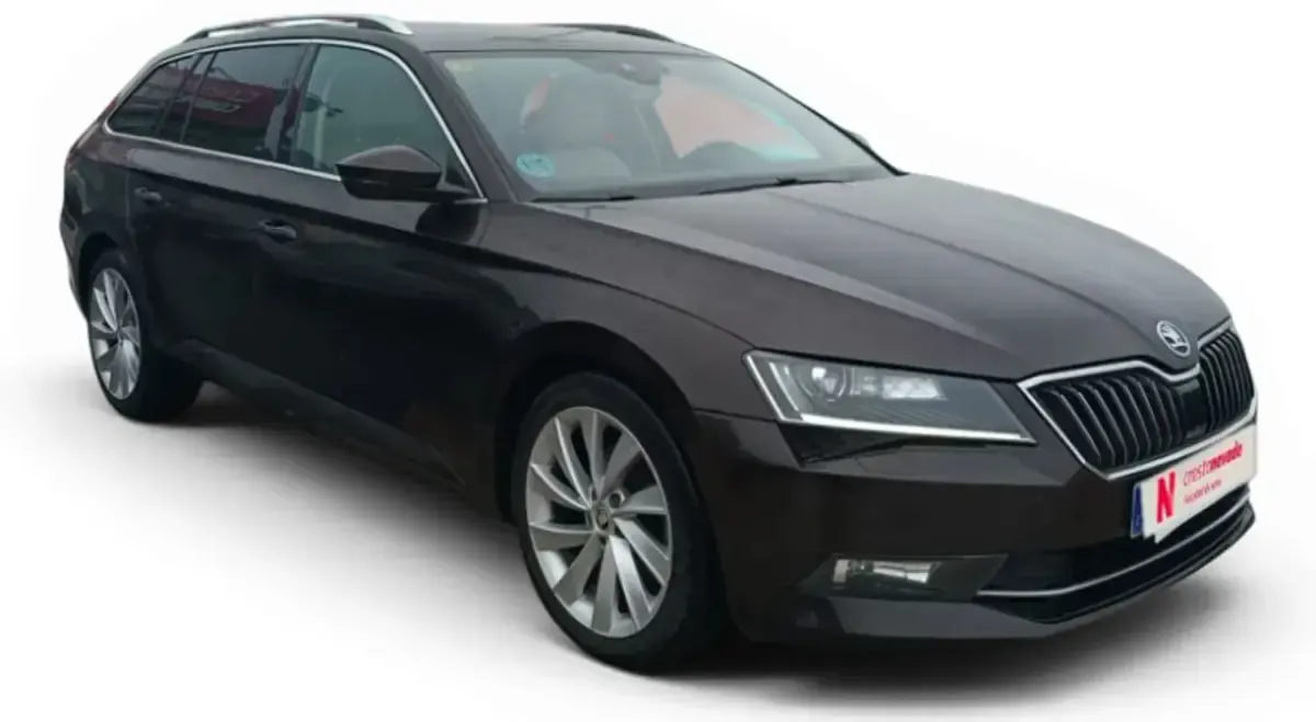 Usado Skoda Superb Style 150 CV (110 kW) 2018 Marrón Familiar