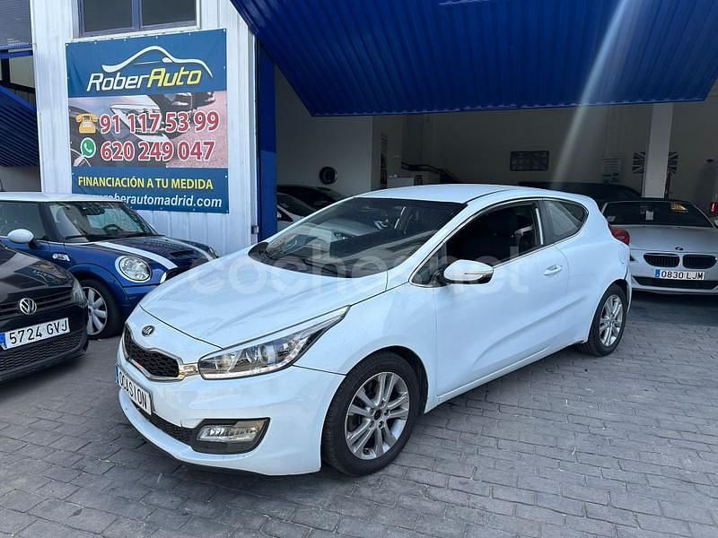 Blanco Usado 2015 Kia ProCeed Utilitario | 6999 € (Precio justo) - Imagen 1/4