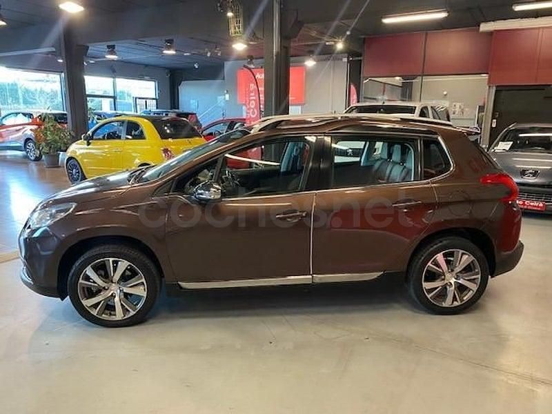 Usado Peugeot 2008 Allure 120 CV (88 kW) 2014 Marrón SUV