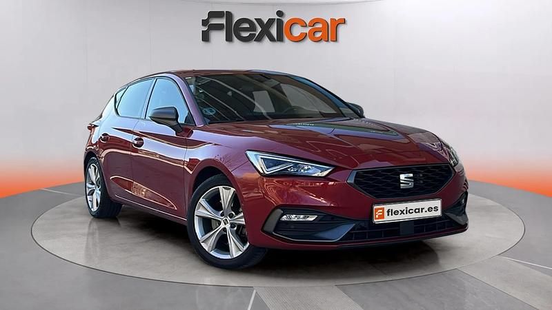 Usado Seat Leon FR 150 CV (110 kW) 2022 Rojo Familiar