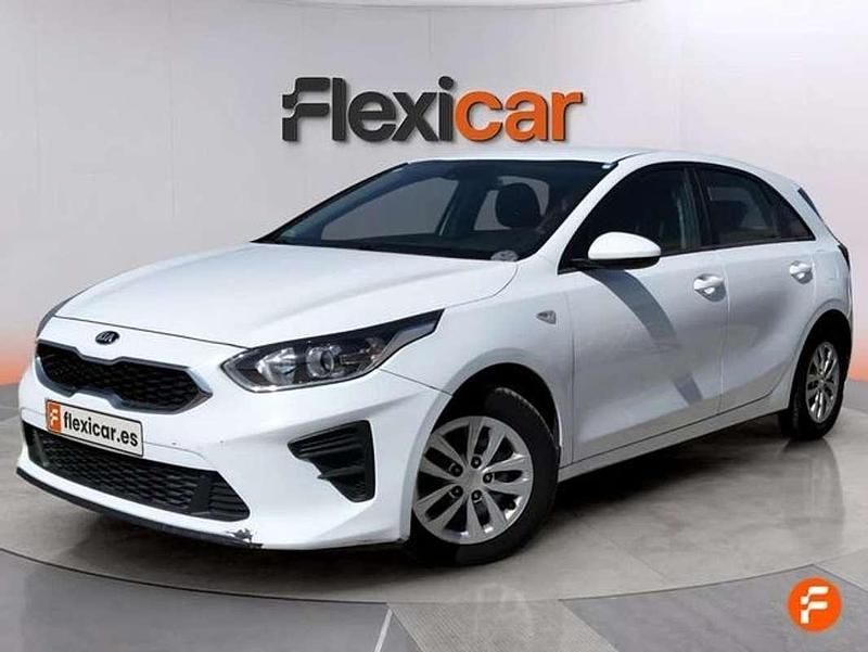 Begagnad Kia Ceed 120 HK (88 kW) 2020 Vit Halvkombi