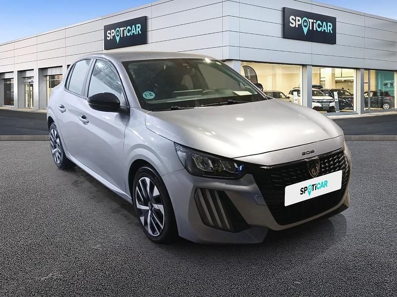 Usado Peugeot 208 Active 100 CV (73 kW) 2024 Gris Utilitario