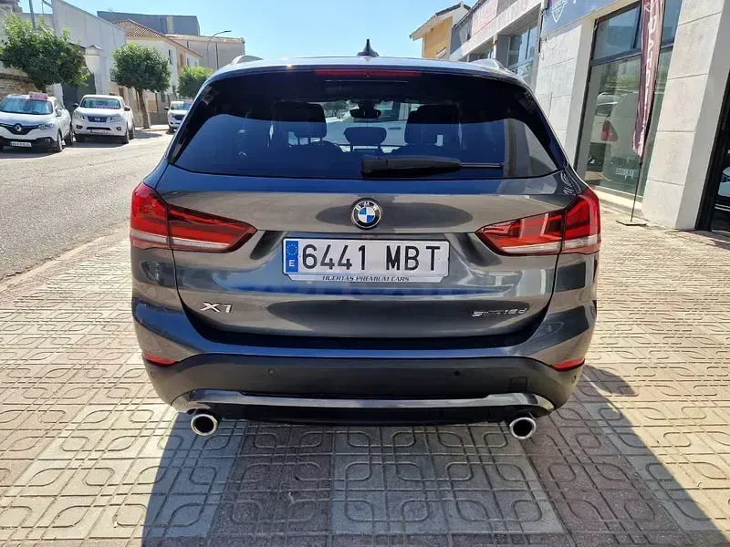 Usado BMW X1 150 CV (110 kW) 2022 Gris / plata SUV
