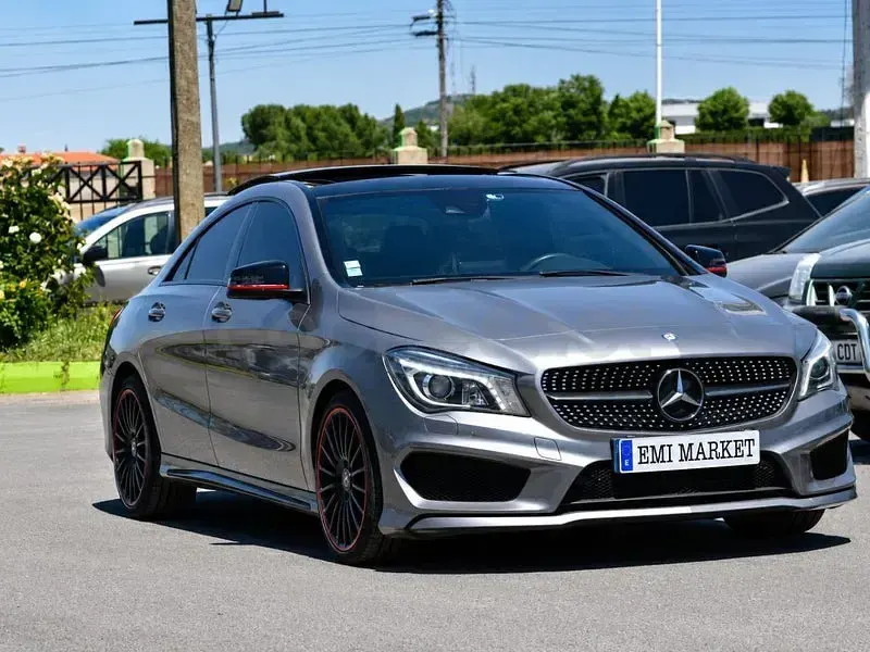 Usado Mercedes CLA220 AMG line 177 CV (130 kW) 2014 Gris / plata Berlina