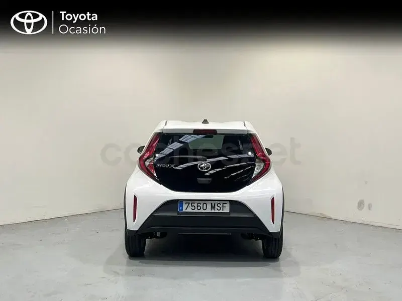 Usado Toyota Aygo X Play 72 CV (52 kW) 2024 Blanco SUV