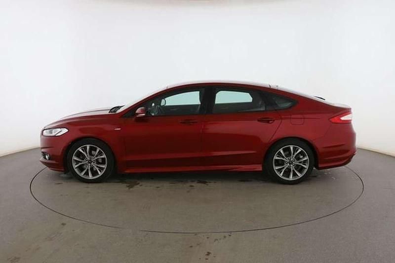 Usado Ford Mondeo ST-Line 167 CV (122 kW) 2018 Rojo Berlina