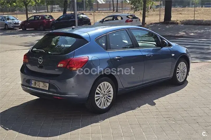 Usado Opel Astra Business 110 CV (80 kW) 2016 Azul Berlina