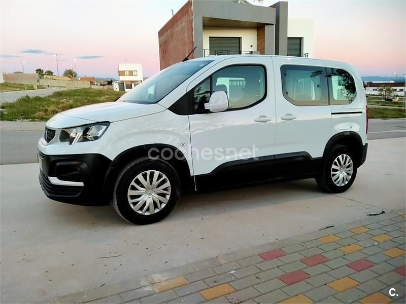 Usado Peugeot Rifter Active 100 CV (73 kW) 2020 Blanco Monovolumen