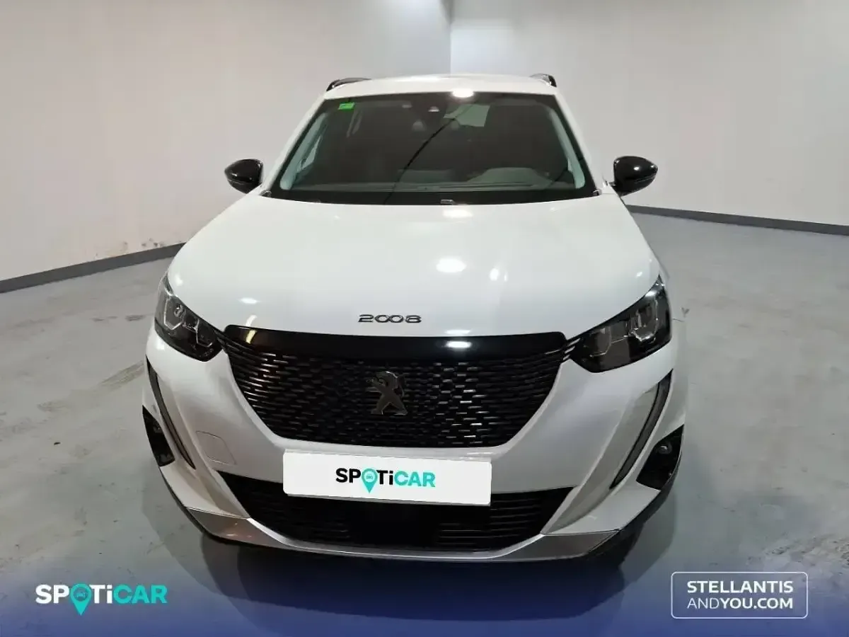 Usado Peugeot 2008 Allure 100 CV (73 kW) 2022 Blanco SUV