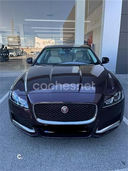 Usado Jaguar XF Prestige 180 CV (132 kW) 2019 Granate Berlina