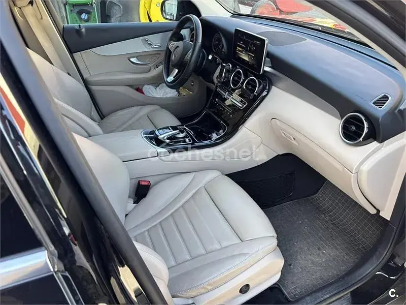 Usado Mercedes GLC250 AMG line 204 CV (150 kW) 2016 Negro SUV