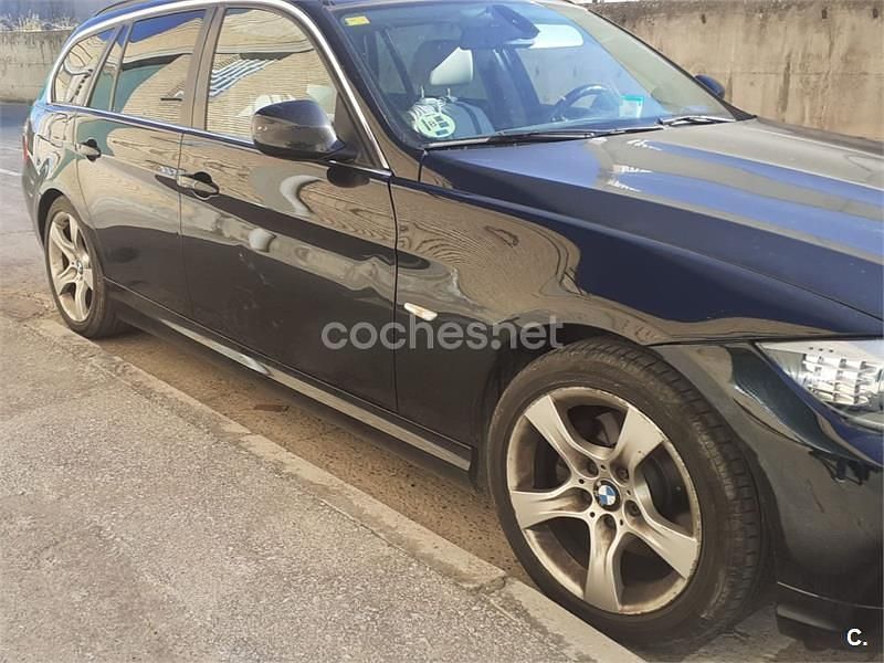 Usado BMW 318 143 CV (105 kW) 2011 Negro Familiar
