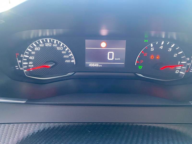 Usado Peugeot 2008 Active 100 CV (73 kW) 2021 Blanco SUV