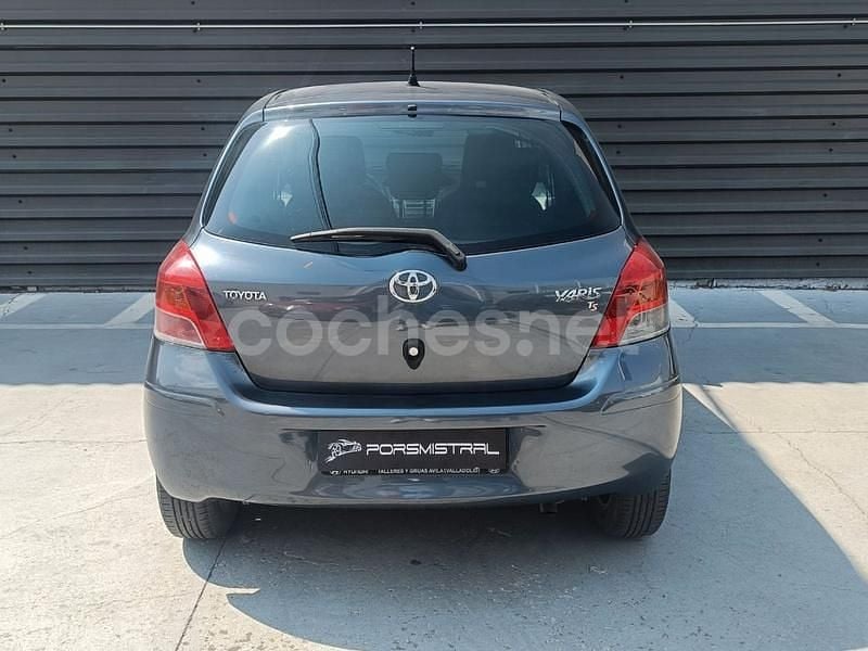 Usado Toyota Yaris Live 90 CV (66 kW) 2009 Gris / plata Utilitario