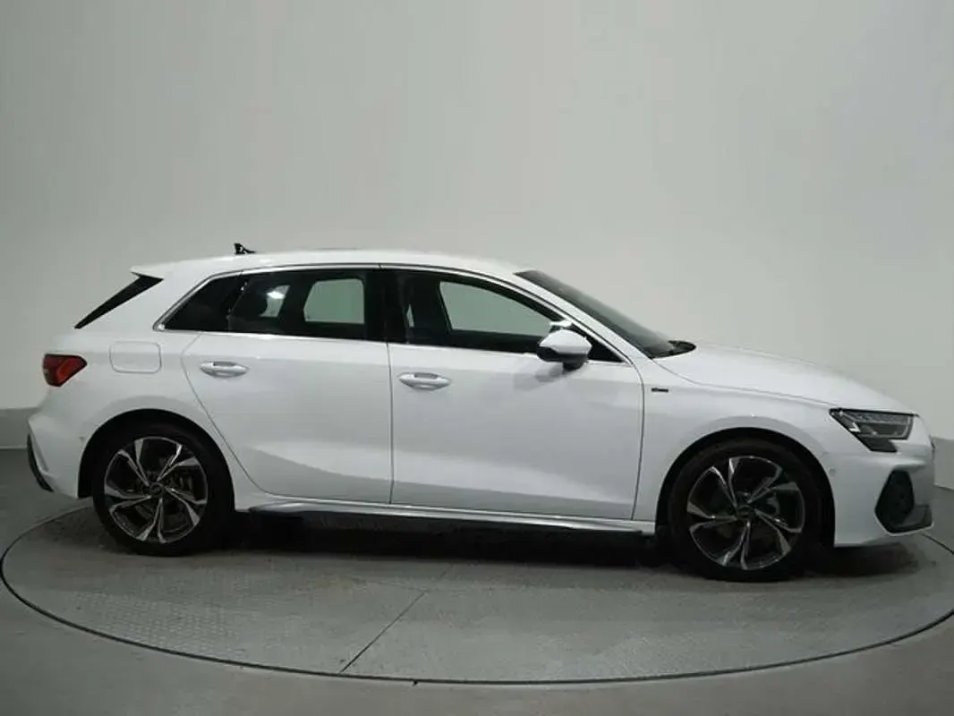 Nuevo Audi A3 Sportback S-Line 150 CV (110 kW) 2026 Blanco Utilitario