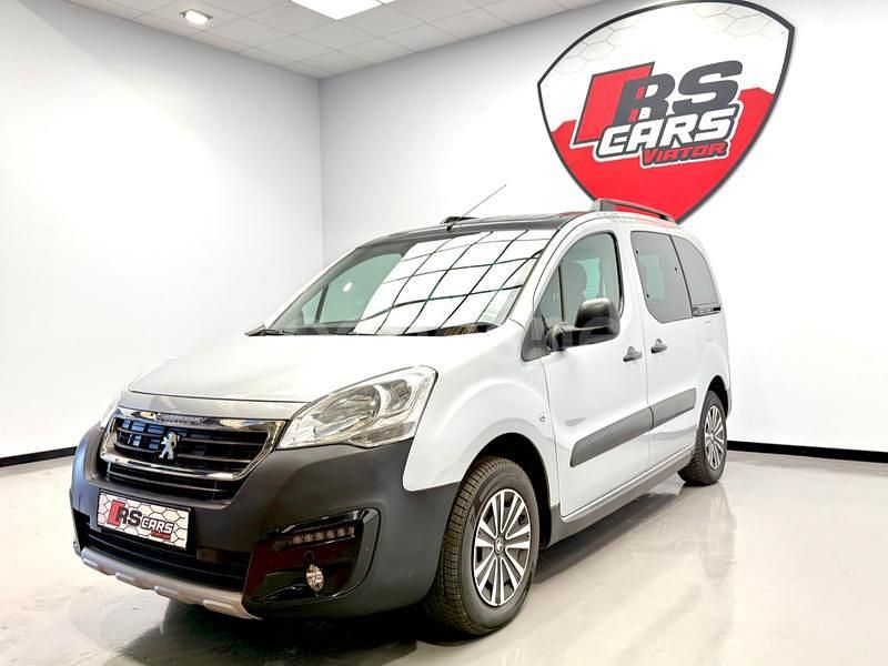 Usado Peugeot Partner Tepee Style 120 CV (88 kW) 2018 Gris / plata Monovolumen