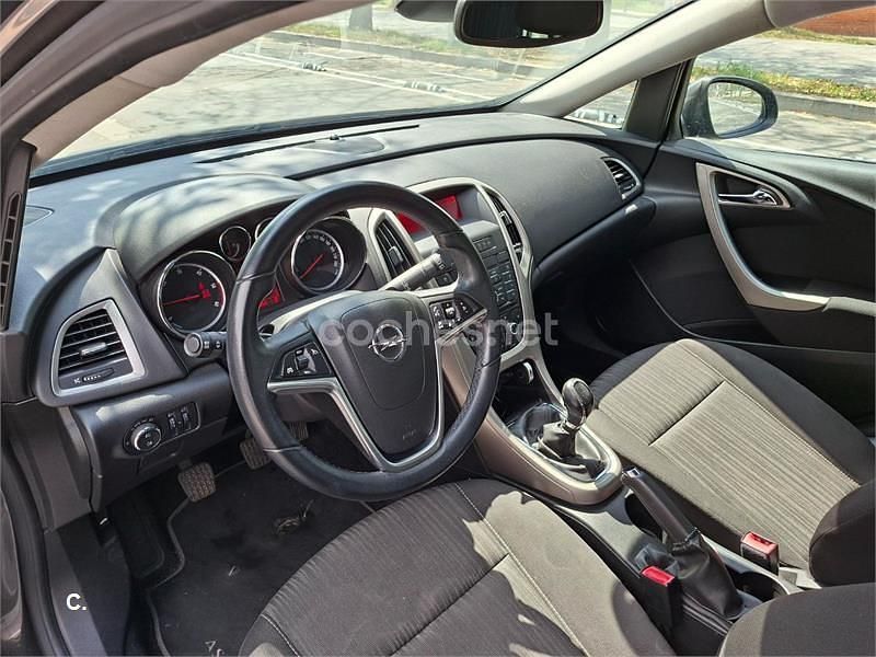 Używany Opel Astra Selective 125 KM (91 kW) 2011 Szary Sedan/Limuzyna