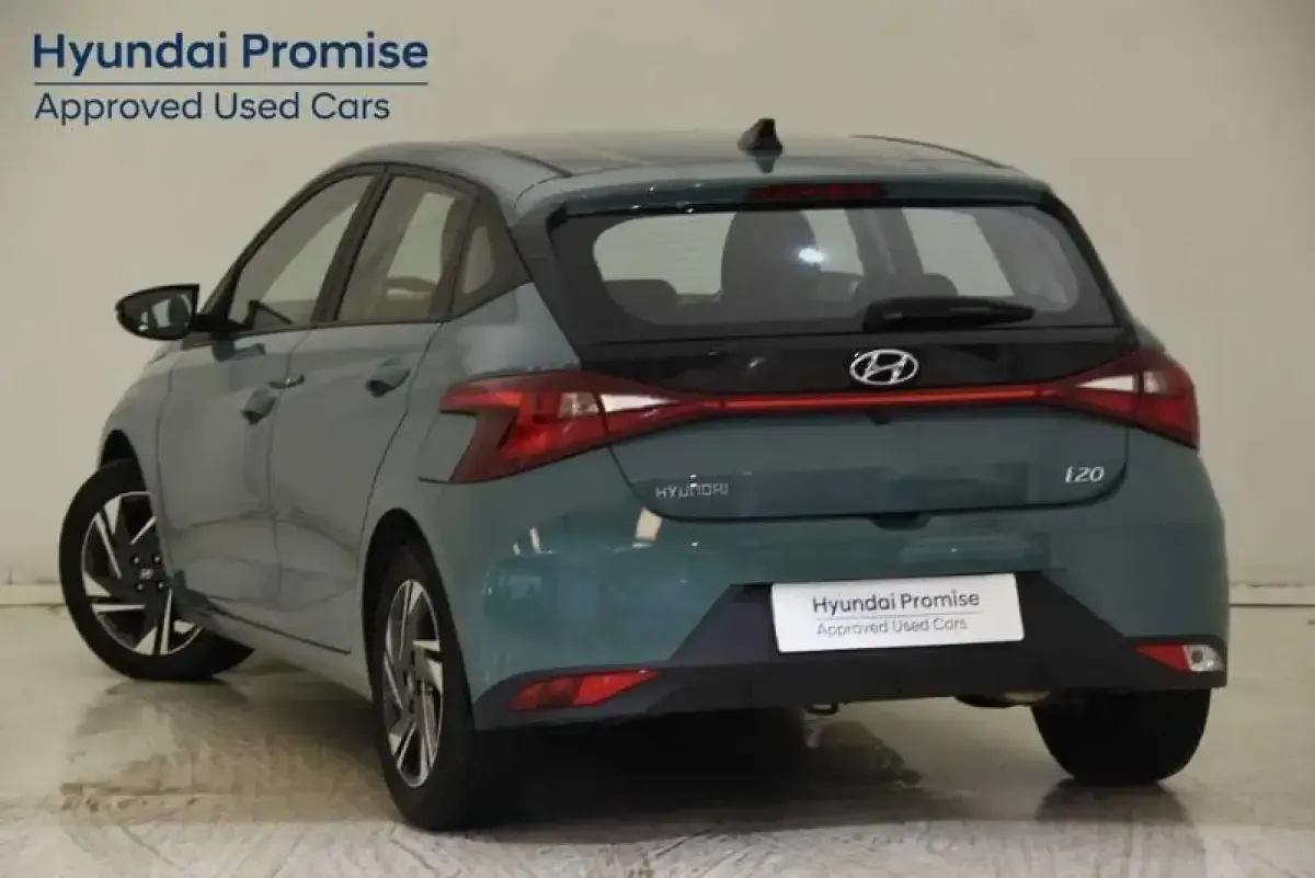 Usado Hyundai i20 100 CV (73 kW) 2025 Verde Utilitario