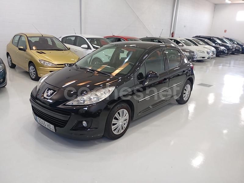 Negro Usado 2011 Peugeot 207 Access Berlina | 4990 € (Un poco caro) - Imagen 1/4