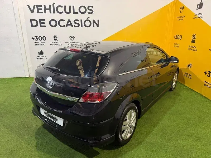 Usado Opel Astra GTC Sport 110 CV (80 kW) 2010 Negro Berlina
