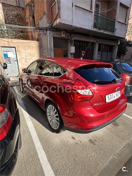 Usado Ford Focus Titanium 115 CV (84 kW) 2011 Rojo Berlina
