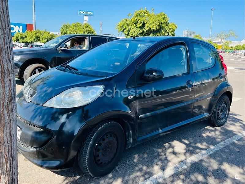 Usado Peugeot 107 68 CV (50 kW) 2006 Negro Utilitario